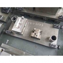 挂切冲孔模具-右置前安装支架-上模_五金冲压模具_汽车钣金模具_模具